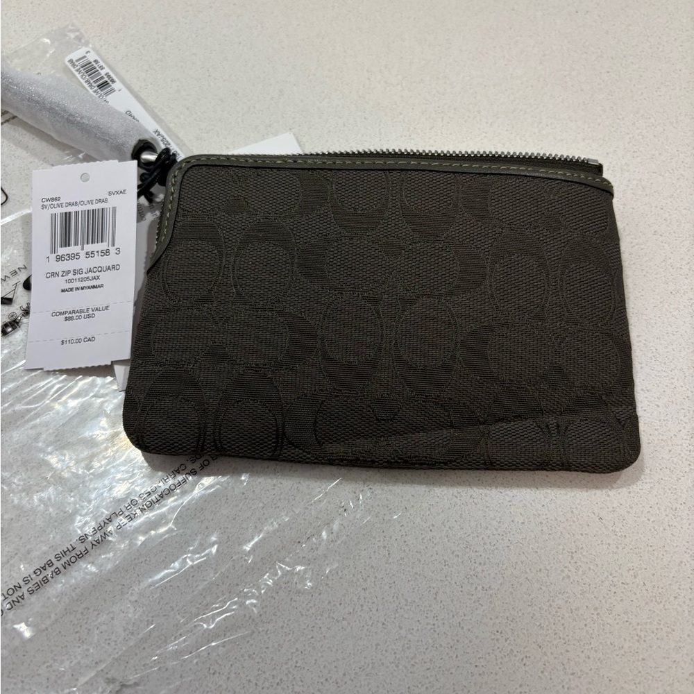 Coach Dark Brown Jacquard Wristlet BRAND NEW W/ Tags & still in plastic - Picture 2 of 3